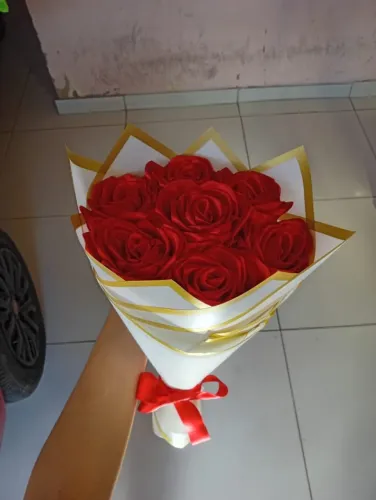 Buquê de rosas de cetim