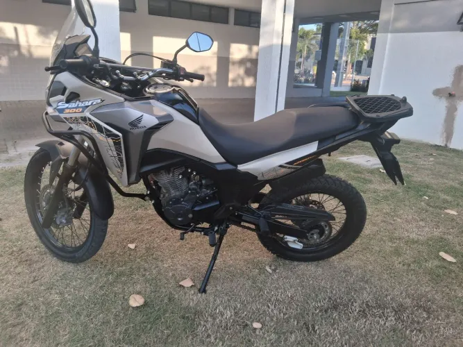 VENDO SAHARA 300 2025 R$ 35000 14000 KM