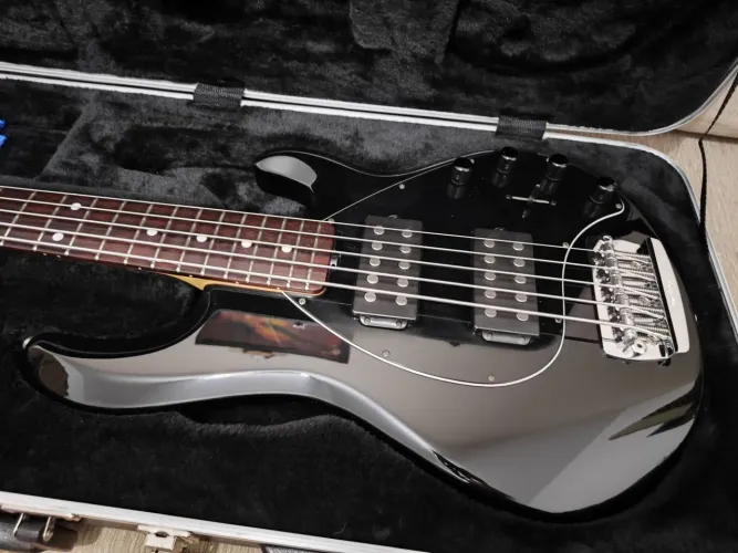 Baixo 5 Cordas MusicMan Sting Ray Original 