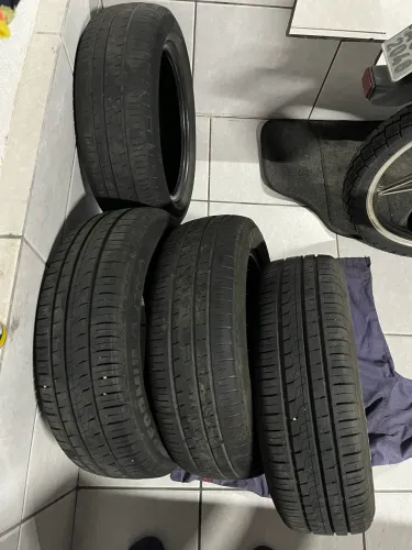 Vendo pneu 185/60 R15 88H