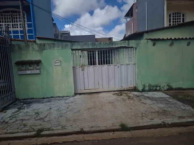 Venda de casa Riacho Fundo 1 -3 casas simples 