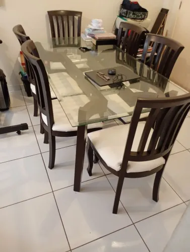 Mesa em madeira tampo de vidro