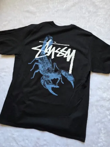 CAMISETA STUSSY SCORPION