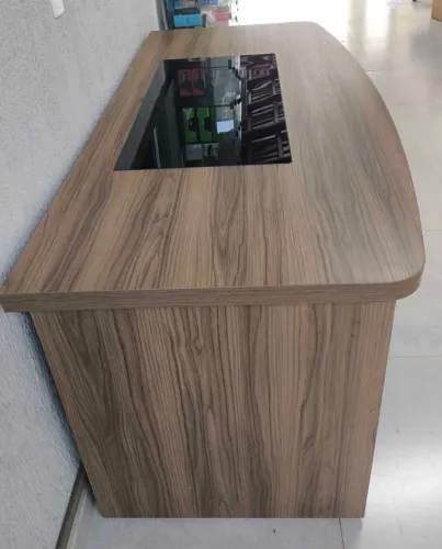 Mesa de escritório com vidro