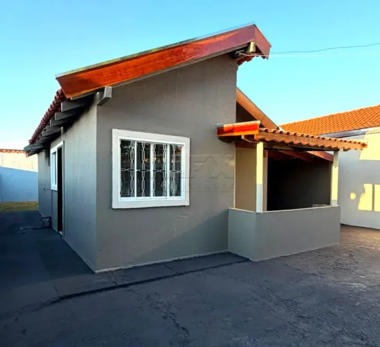 Casa térrea reformada com 2 quartos para venda