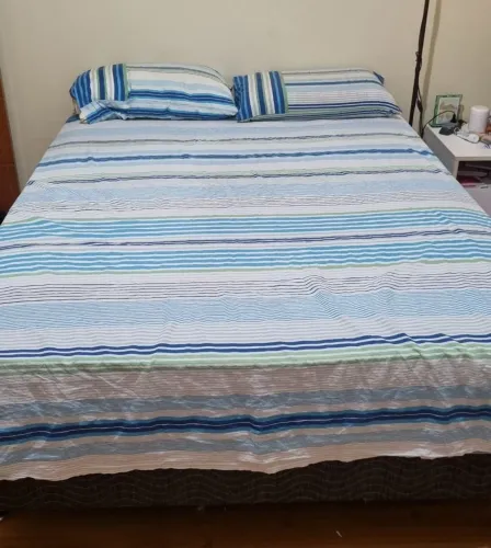 Cama de casal box com colchão , confortável e em bom estado de uso.