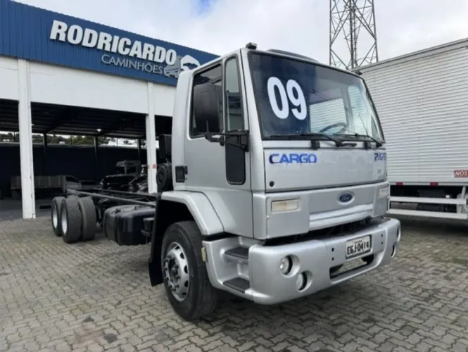 FORD Cargo 2422 E 3-Eixos 2P