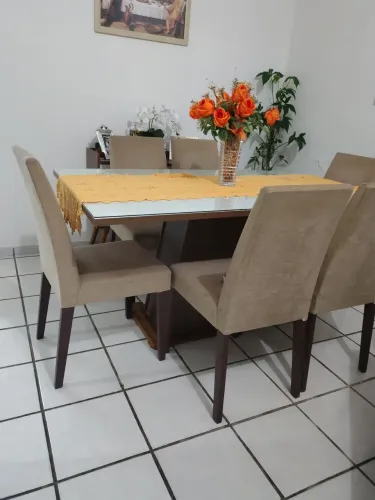 Mesa com 6 cadeiras