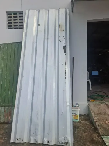 Telha galvanizada tamanho 3 metros valo da unidade $100 tenho 16 WhatsApp *71