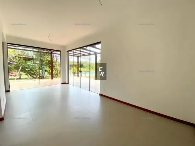 Casa em Condomínio fechado em Praia do Forte - com infraestrutura completa.