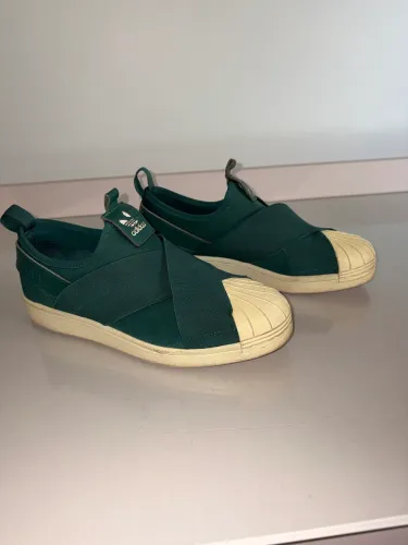 Tênis adidas, tamanho 37