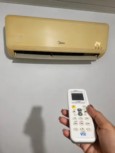 Ar-condicionado Split Midea 9.000 BTUs - 220V