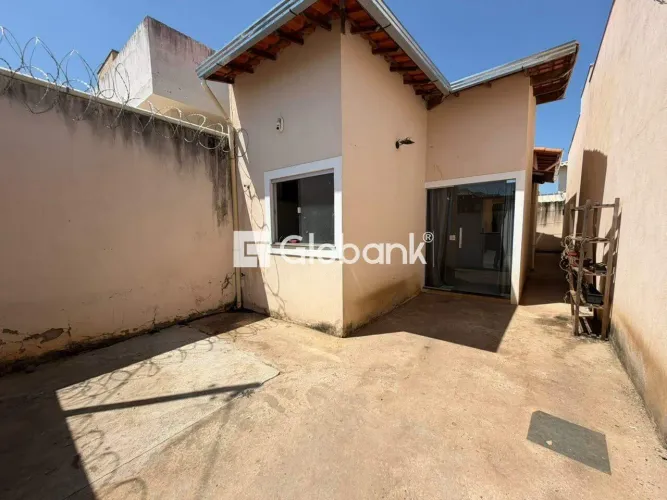 Casa 2 quartos para aluguel Jardim Olímpico 90m² Montes Claros MG