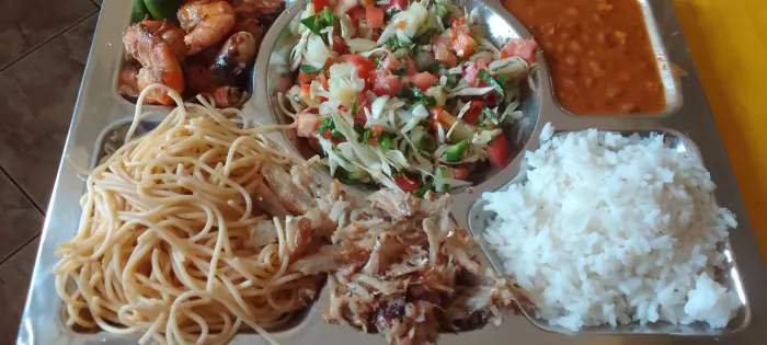 Quentinhas deliciosa e nutritiva com 34 variedades de pratos de