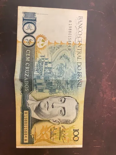 Dinheiro antigo cruzado