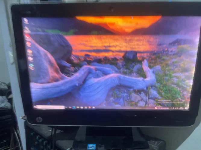 Pc all-in-one HP core i3 hd 1 terá 8 gigas de memória teclado mause Windows 10 pct oficce