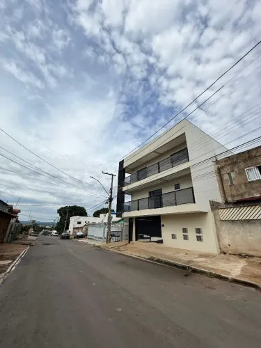 EXCELENTE AP. DUPLEX VAGA DE GARAGEM COBERTA CONDOMINIO FECHADO SEM TX. CONDOMÍNIO