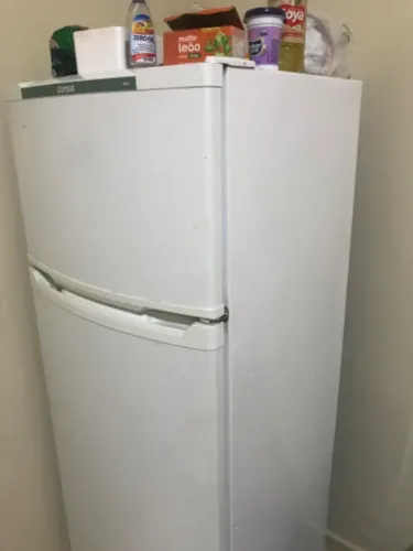 Casa em geral geladeira, fogão mesa cama