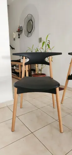 3 Cadeiras Rebecca para mesa de jantar usada