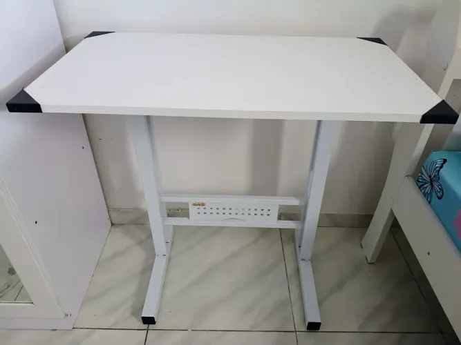 Bancada em MDF Com Base de Ferro Regulável Nova!