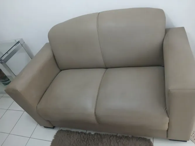 Sofá de 2 Lugares sem uso.