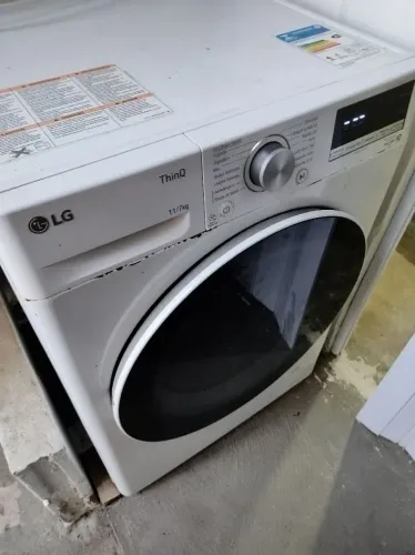 Máquina de lavar LG 11KG Automática com pequeno pro. Funções de lavar frio, quente e secar