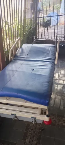 CAMA HOSPITALAR 3 MANIVELAS