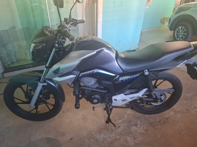 Vendo moto titam ano 2022 único dono .