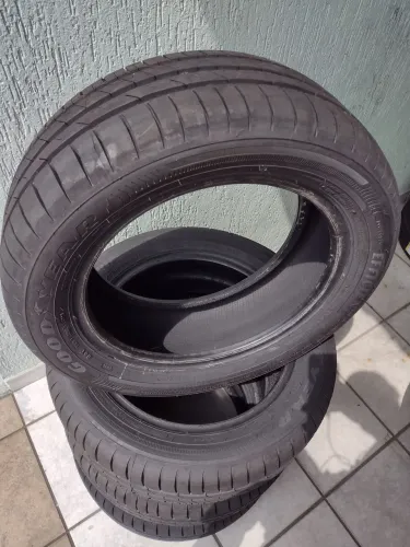 Jogo de Pneus Aro 15 GOODYEAR EFFICIENTGRIP 195/55 "SEM USO".<br>