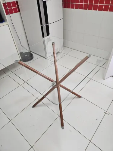 Mesa de cozinha com tampo de vidro