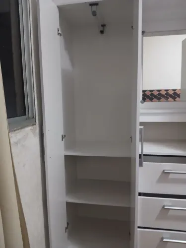 Guarda roupa solteiro mais espelho