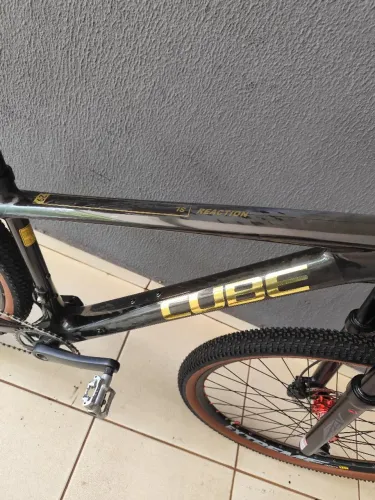 Cube reacton SL carbon tamanho 17 