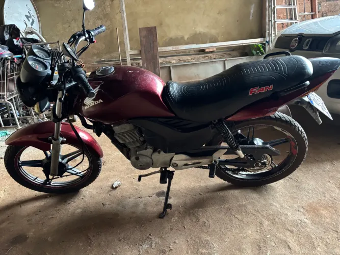 A venda fan 150 no ponto de transferência