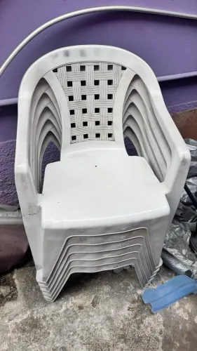 Cadeiras plásticas