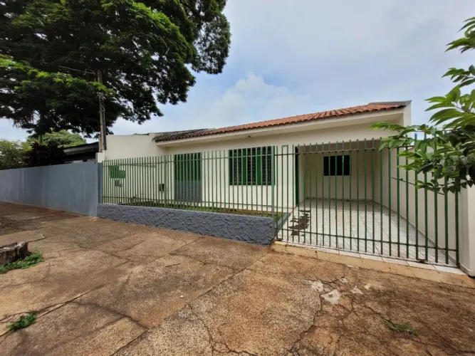 Casa para alugar em Maringá, Vila Nova, com 3 quartos, com 72 m²