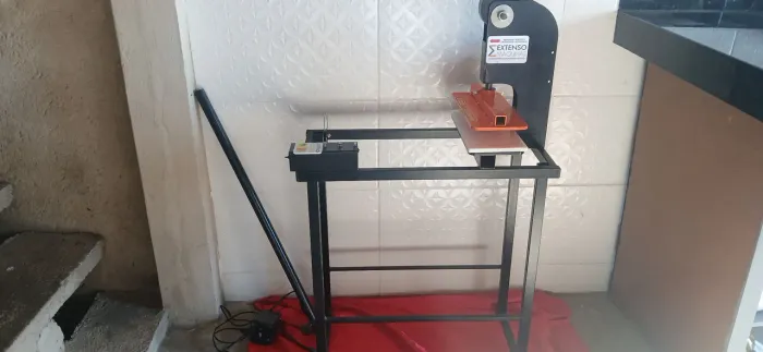 Máquina de fazer chinelos seminovos nova