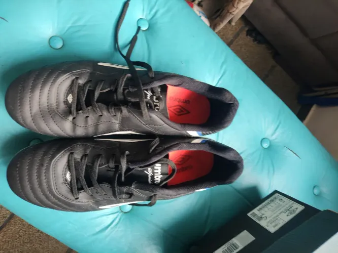 Chuteira umbro 42