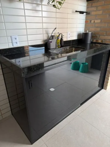 Balcão varanda gourmet vidro preto - estrutura sob medida