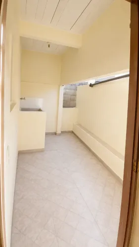 Kitnet Com Quintalzinho em Casa Tranquila