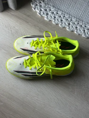 Chuteira adidas F-50