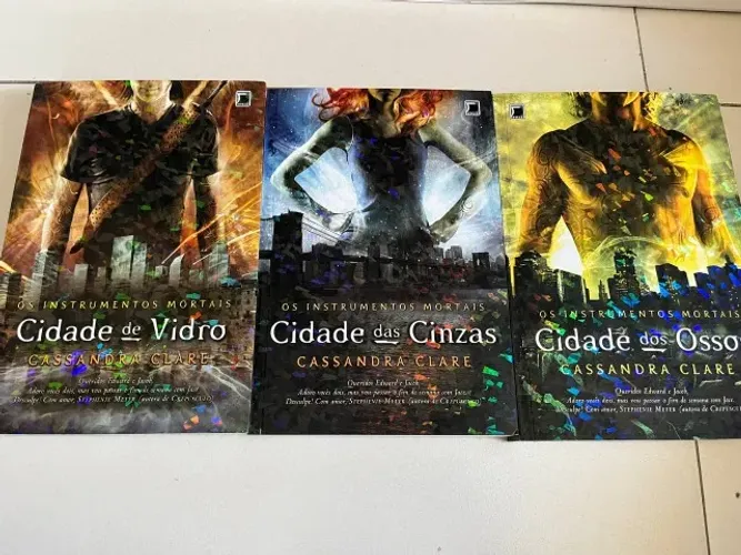 EDIÇÃO HOLOGRÁFICA- INSTRUMENTOS MORTAIS 1 A 3 - CASSANDRA CLARE |