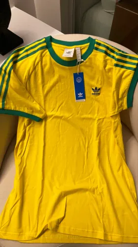Camisa adidas Brasil, na embalagem nunca usada tamanho G