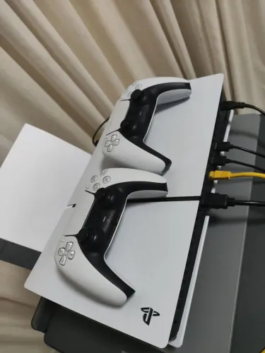 Ps5 slim com entrada de disco +2 controles sem drift