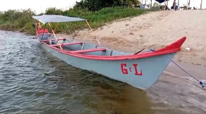 Barco, com motor a Gasolina