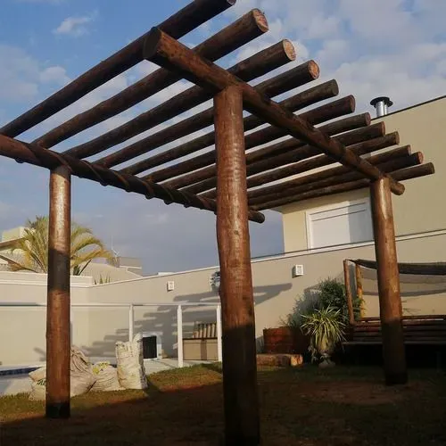 Pergolado de madeira eucalipto tratado roliço