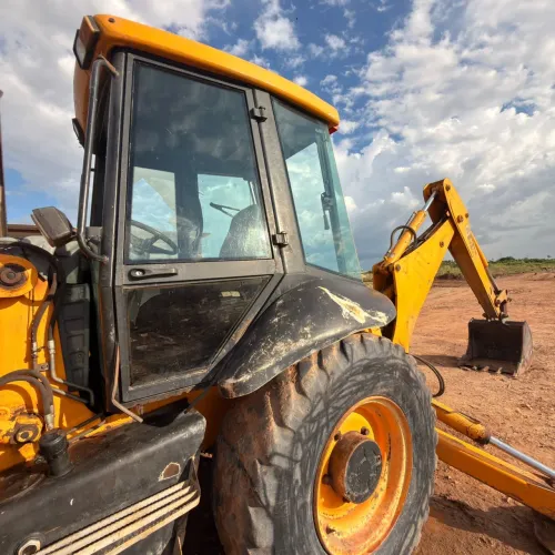 Retroescavadeira JCB 3C