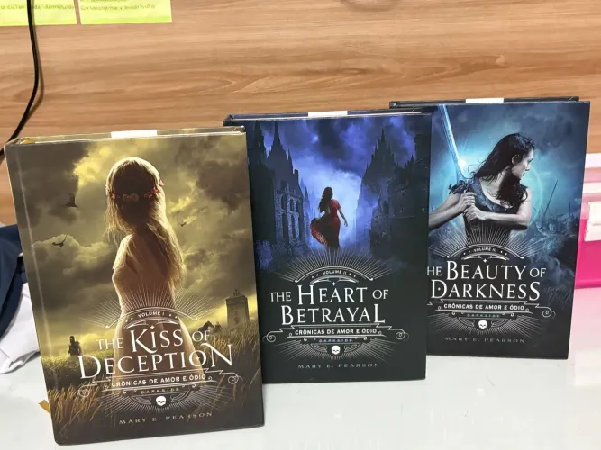 Trilogia Crônicas De Amor E Ódio