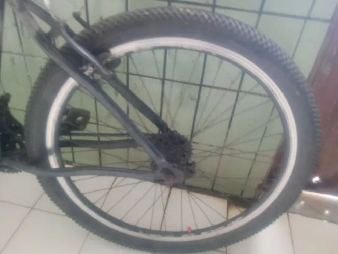 Bicicleta aro 26 calha aéro, pneus novinhos, quero bom, freio traseiro ok.