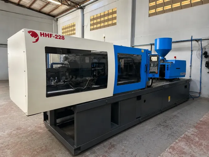 MÁQUINA INJETORA HHF-228