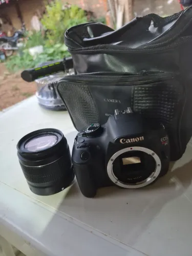 Canon Eos T5 + lente do kit 18-55 + acessórios (carregador, bolsa, cartão de memória)
